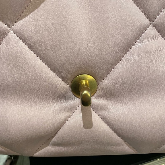 Chanel 19 small light pink - Picture 11 of 12